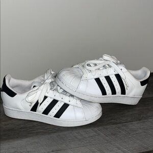 adidas superstar sneakers. Worn once. Size big kid 4 = woman’s 5.5/6